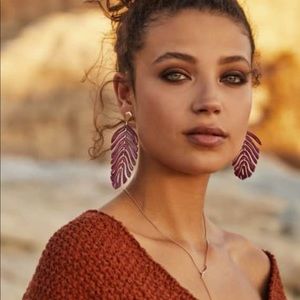 ONLY ONE! Kendra Scott Lotus Earring - RSG